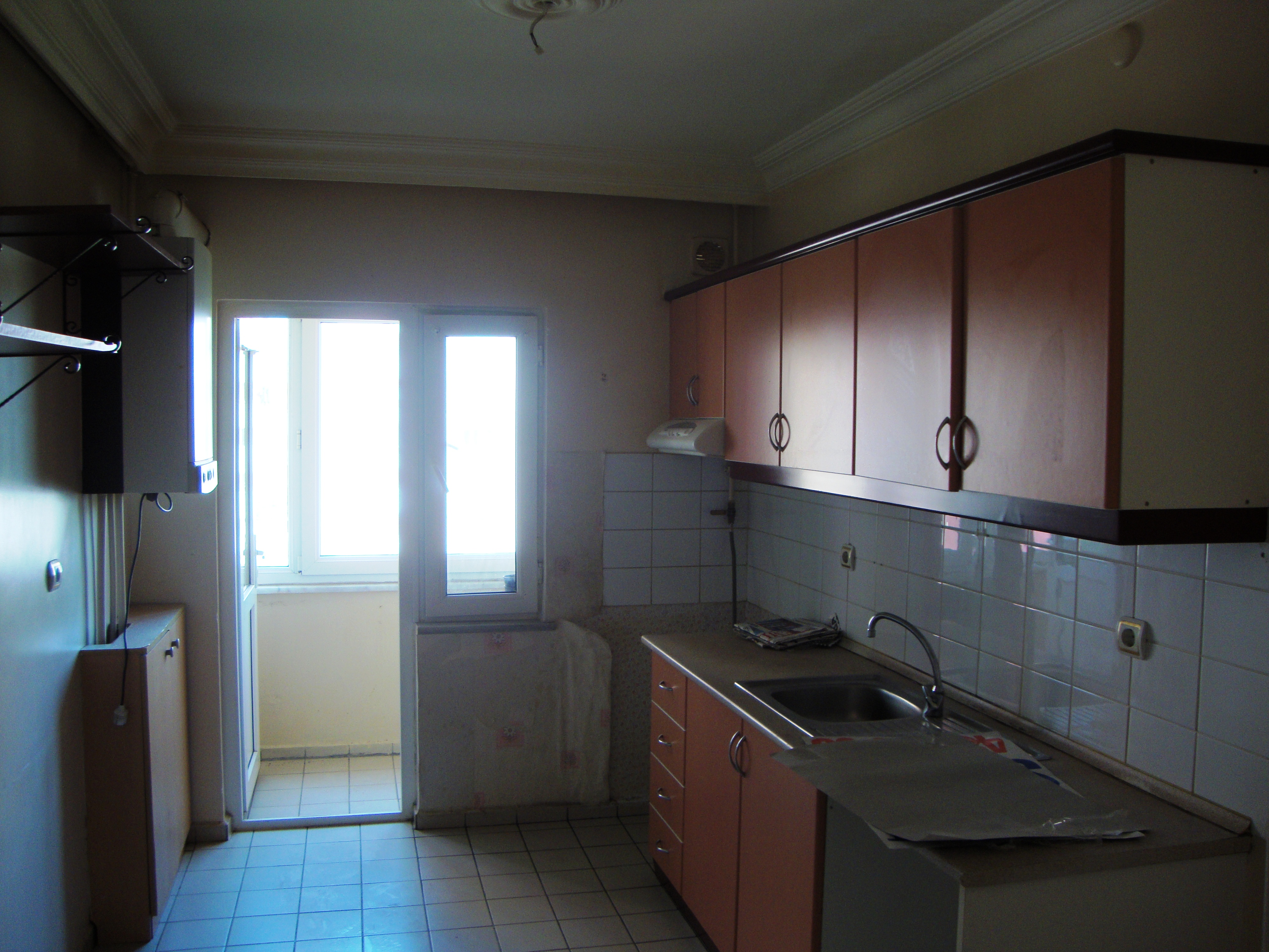 Başakşehir 4.etap kapalı pazar yanı yüksek giriş 3+1 125m2 BOŞ - Fotoğraf 2