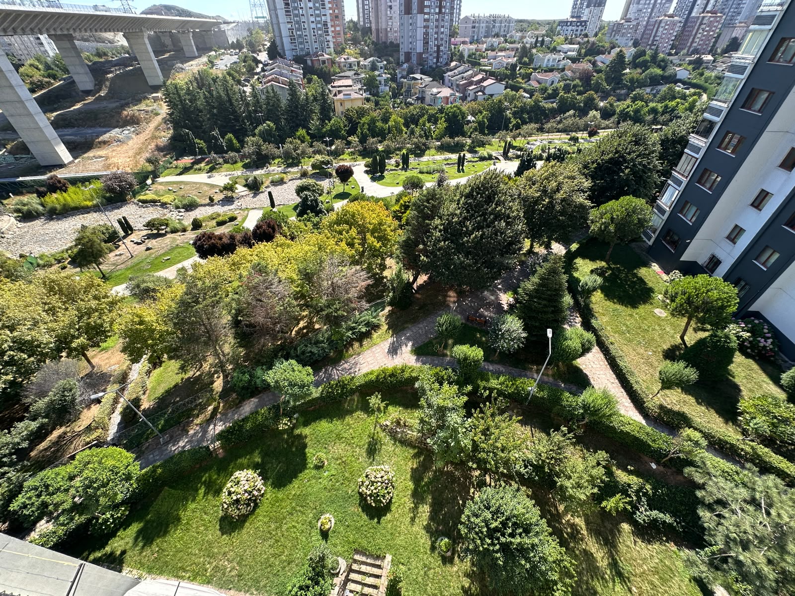 Başakşehir 5.etap yeniköy sitesi 4.kat 4+1 193m2 vadi manzaralı - Fotoğraf 2